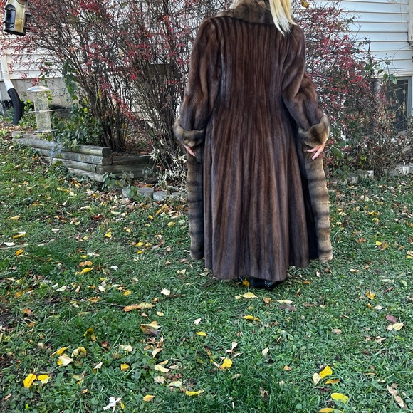 Beautiful Oscar de la Renta Sable Trimmed Tuxedo Mink Coat Extra Long - Picture 4 of 9